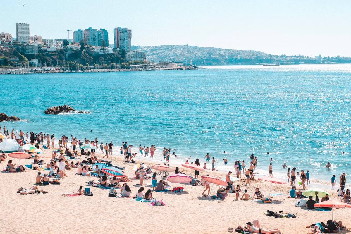 Las olas de calor han obligado a varias ciudades a diseñar originales alternativas para proteger a sus habitantes