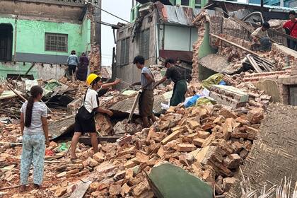 Las operaciones de rescate remiten tras el sismo en Myanmar, con más de 3.500 muertos contabilizados