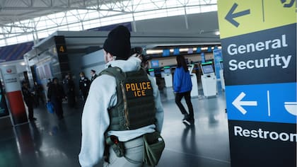 Las operaciones del ICE en aeropuertos de Estados Unidos ganaron relevancia tras registrarse detenciones antes de vuelos comerciales y en zonas de embarque