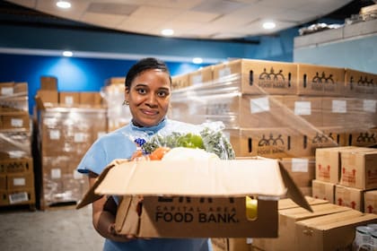 Las organizaciones cuenta con un calendario detallado de los días en los que distribuyen alimentos (Instagram/@feedingamerica)