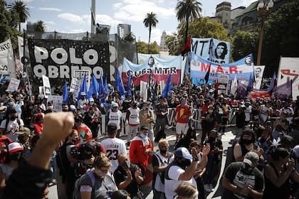 Las organizaciones de izquierda desafiaron al Gobierno y seguirán en la calle, pese a la medida que pretende restringir el ingreso "en bloque" a la ciudad de Buenos Aires