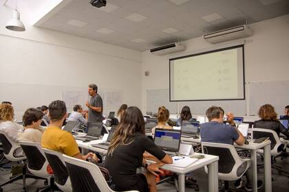 Las organizaciones deben contar con talentos que tengan habilidades digitales para mejorar la performance del negocio y lograr la excelencia de cara al cliente. Para alcanzar estos objetivos, el Digital Inmersion Program (DIP) es una propuesta de capacitación única y efectiva