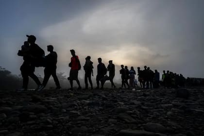 Las organizaciones que transportan migrantes clandestinos en el Darién inquietan a EE.UU.