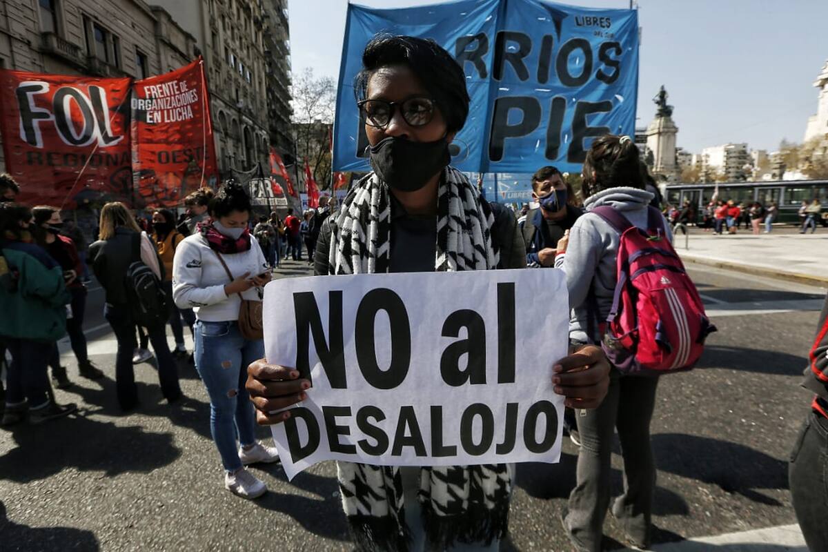 Las organizaciones sociales llevan semanas manifestándose, pero el desalojo sigue firme y no hay acuerdo con la Provincia sobre cómo proceder