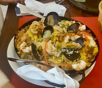 Las paellas y cazuelas de mariscos también son muy demandadas.