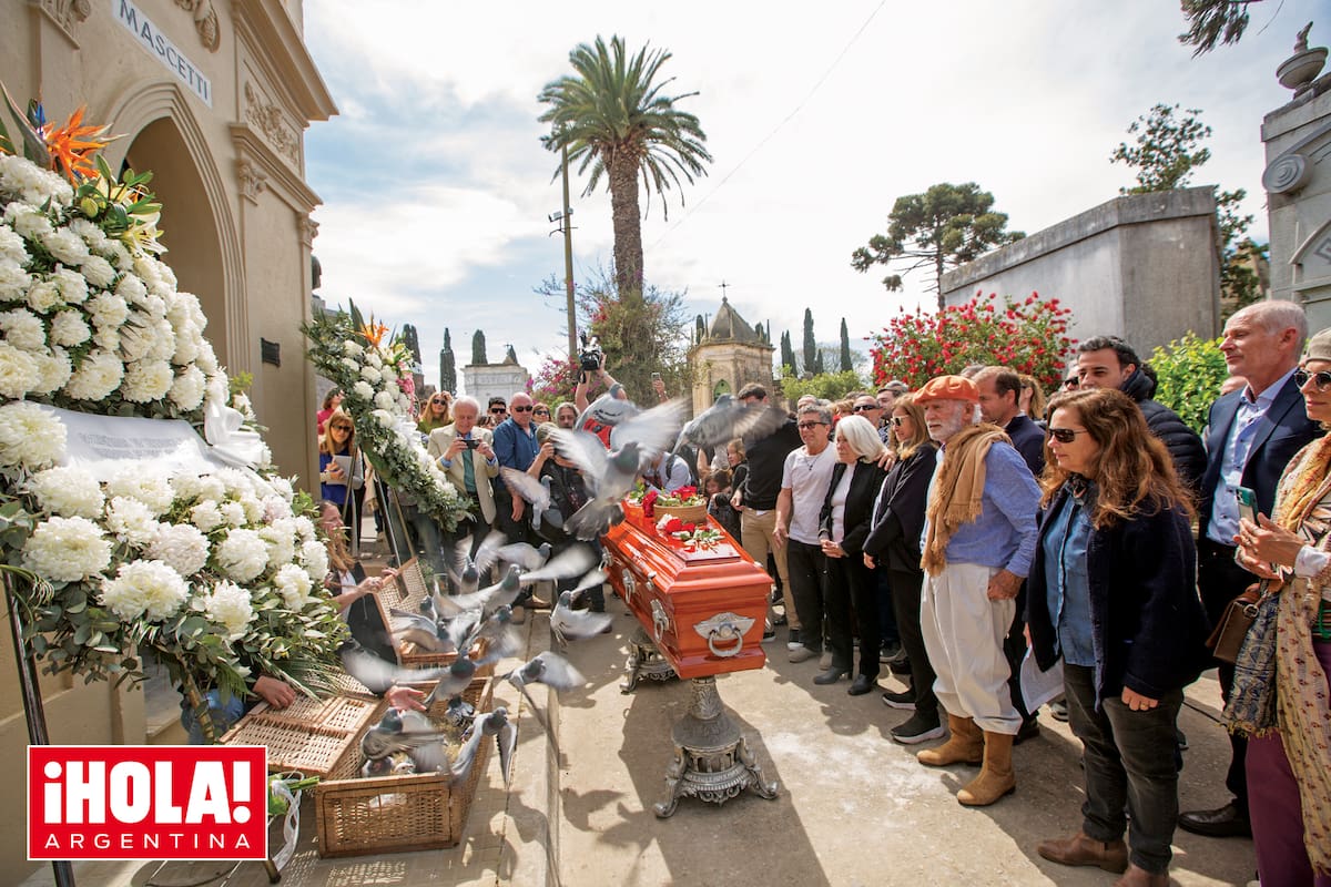 Las palomas de César fueron las grandes protagonistas de la ceremonia de despedida del querido periodista y conductor.