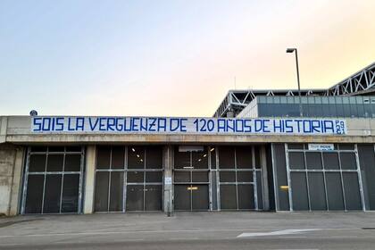 Las pancartas que aparecieronen las instalaciones de Espanyol