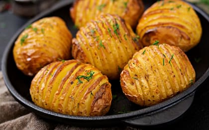 Las papas son una fuente de vitaminas, minerales y otros nutrientes importantes; sin embargo, la forma de cocinarlas puede influir en sus beneficios para la salud. (Foto referencial: Magnific)