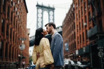 Las parejas en Nueva York pueden ahorrar hasta US$39.000 al año en comparación con los que viven solos