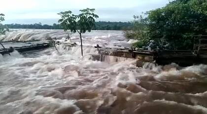 Las pasarelas cubiertas de agua