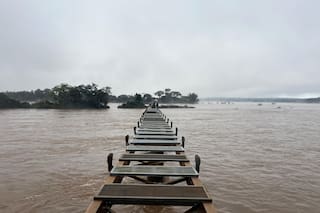 El río Iguazú creció en las Cataratas y el mar avanza sobre Monte Hermoso por viento extremo