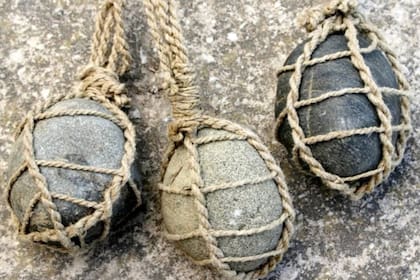 Las pelotas de piedras estaban atadas con tiento y las usaban los 'pelotudos' para tumbar a los caballos del enemigo realista
