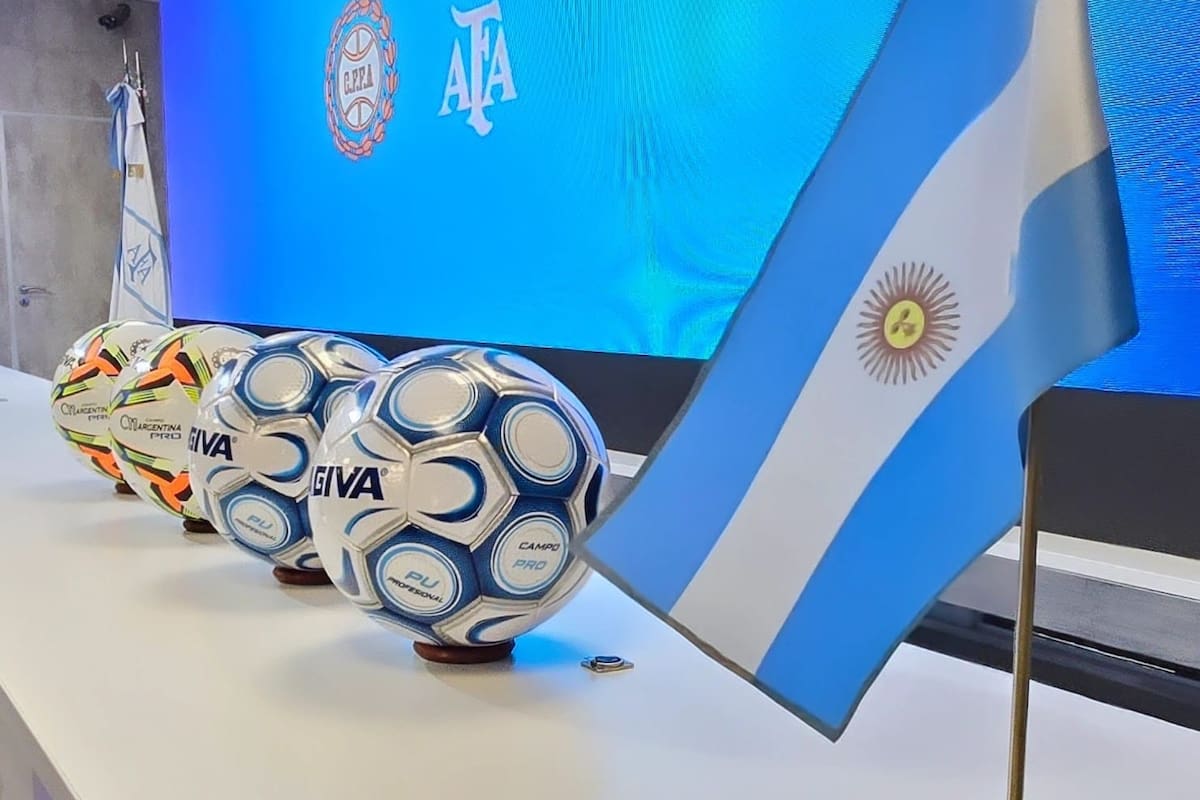 Las pelotas Kagiva son las que hoy se utilizan en el torneo Federal A.