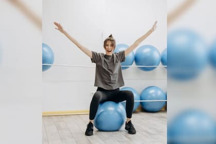 Las pelotas son grandes aliados de las rutinas de entrenamiento (Foto Pexels)