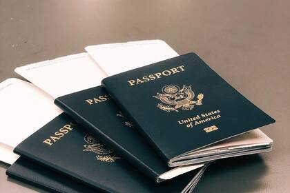 Las personas con doble nacionalidad tendrán dos pasaportes que deberán mantener vigentes para poder identificarse y ejercer sus derechos