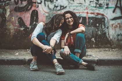Las personas con Júpiter en Géminis atraen relaciones amistosas