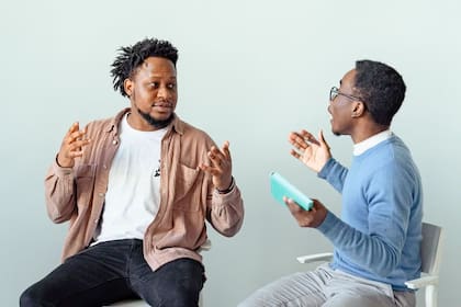 Las personas con mente abierta fomentan el aprendizaje constante y potencian el pensamiento crítico en lugar de aceptar la información de forma ciega