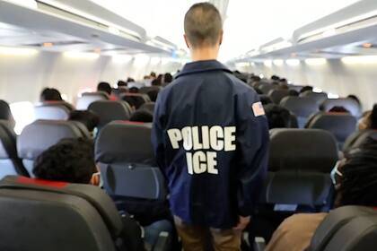 Las personas con orden final de deportación en Los Ángeles pueden solicitar al ICE una suspensión temporal de su expulsión mediante el Formulario I-246