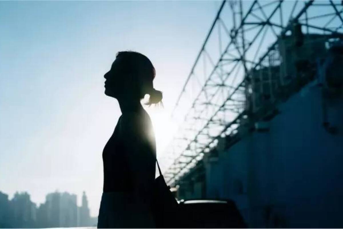 Las personas con SI sienten que necesitan trabajar en exceso y cumplir demasiado en los proyectos para evitar quedar expuestos.