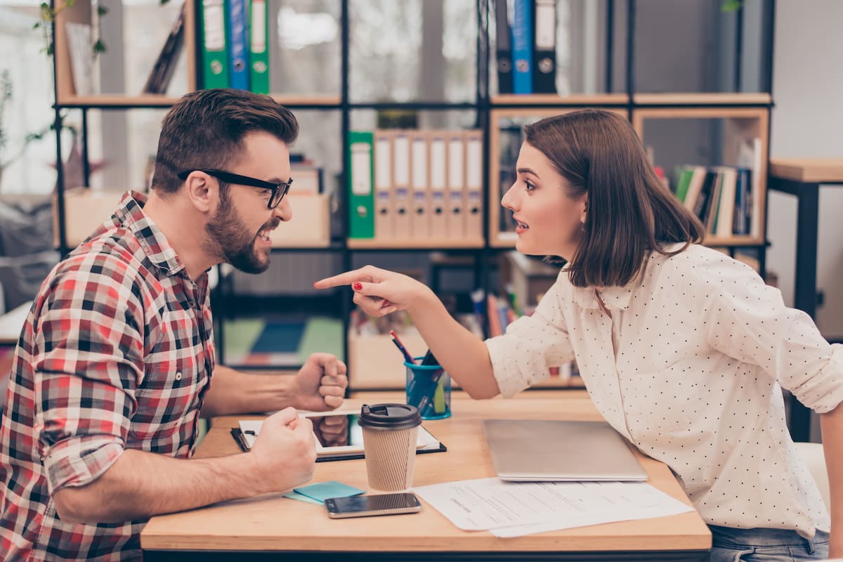 Las personas de Géminis pueden ser inseguros e indecisos por su preocupación sobre el qué dirán