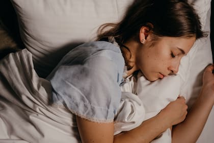 Las personas deben dormir entre siete y ocho horas por día para recuperar la energía necesaria