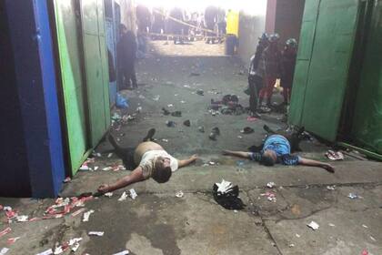 Las personas fallecidas en las entradas del estadio estadio en El Salvador