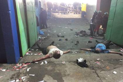 Las personas fallecidas en las entradas del estadio estadio en El Salvador