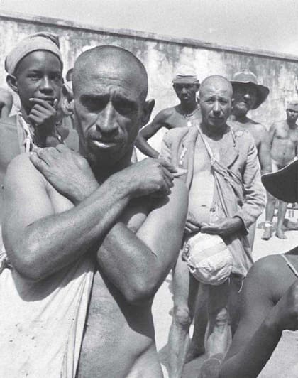 Las personas internadas morían de hambre, de frío o por los electrochoques (Foto: libro Holocausto Brasileir de Daniela Arbex)