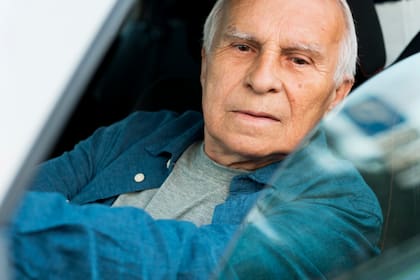 Las personas mayores de 79 años requerirán una entrevista con un funcionario consular, al igual que los menores de edad