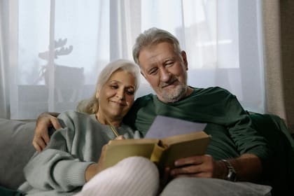 Las personas pueden jubilarse a partir de los 62 años si pagaron impuestos del Seguro Social durante al menos 10 años (Pexels/cottonbro studio)