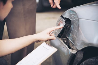 Las personas que conduzcan sin seguro y causen un siniestro vial, deberán pagar de su bolsillo todos los costos de reparación, tanto de su vehículo como del vehículo de terceros