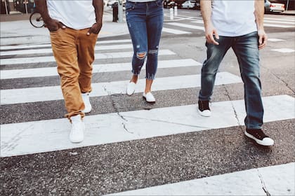 Las personas que crucen mal las calles por primera vez en Phoenix, en Arizona, recibirán una multa
