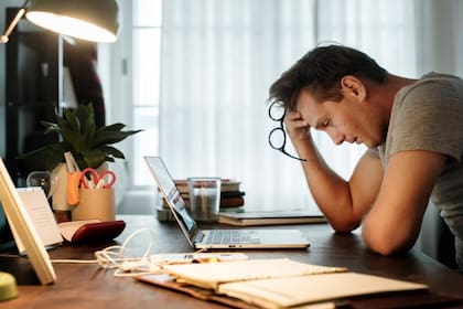 Las personas que enfrentan barreras con el idioma pueden acceder a servicios gratuitos que les permiten preparar y presentar sus impuestos con el apoyo de especialistas (Archivo)