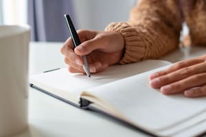 Qué dice la psicología de las personas que escriben a mano en lugar de usar su celular
