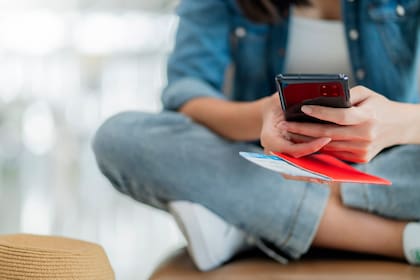 Las personas que escriben sus mensajes por WhatsApp no siempre lo hacen por ser frías o distantes