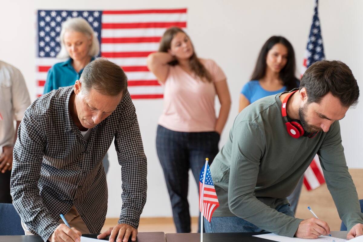 Las personas que están fuera de Estados Unidos pueden solicitar un permiso de permanencia temporal