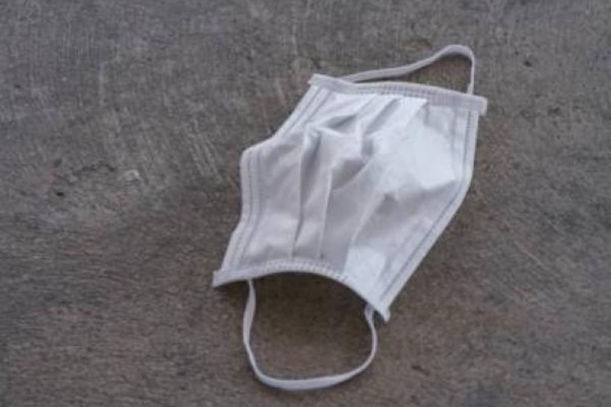 Las personas que no usen tapabocas en la provincia de Gresik debían ayudar a enterrar cuerpos. Crédito: El Tiempo