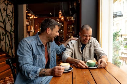 Las personas que olvidan los nombres en una conversación se centran en otros detalles importantes