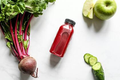 Las personas que toman este jugo pueden entrenar de forma más intensa y por más tiempo (imagen ilustrativa)