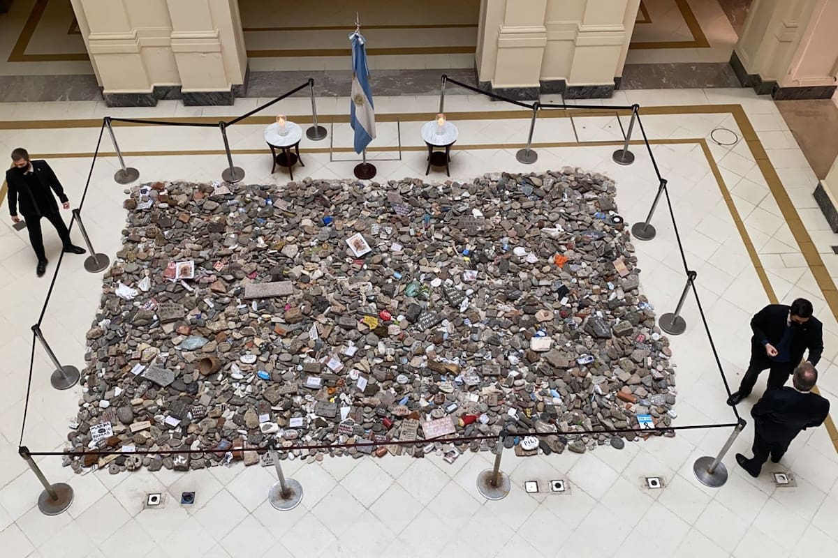 Las piedras del 16A, en el interior de Casa Rosada.