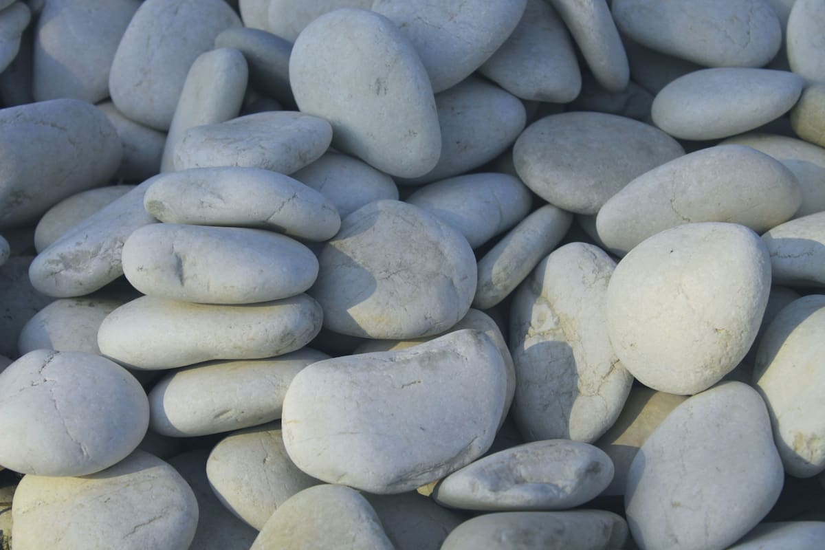 Las piedras dentro de la casa suelen atraer energías negativas