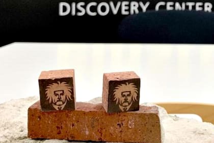 Las piedras se venden a 100 euros cada una