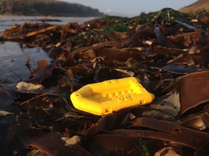 Las piezas de Lego se han convertido casi que en parte del paisaje de las playas de Cornualles