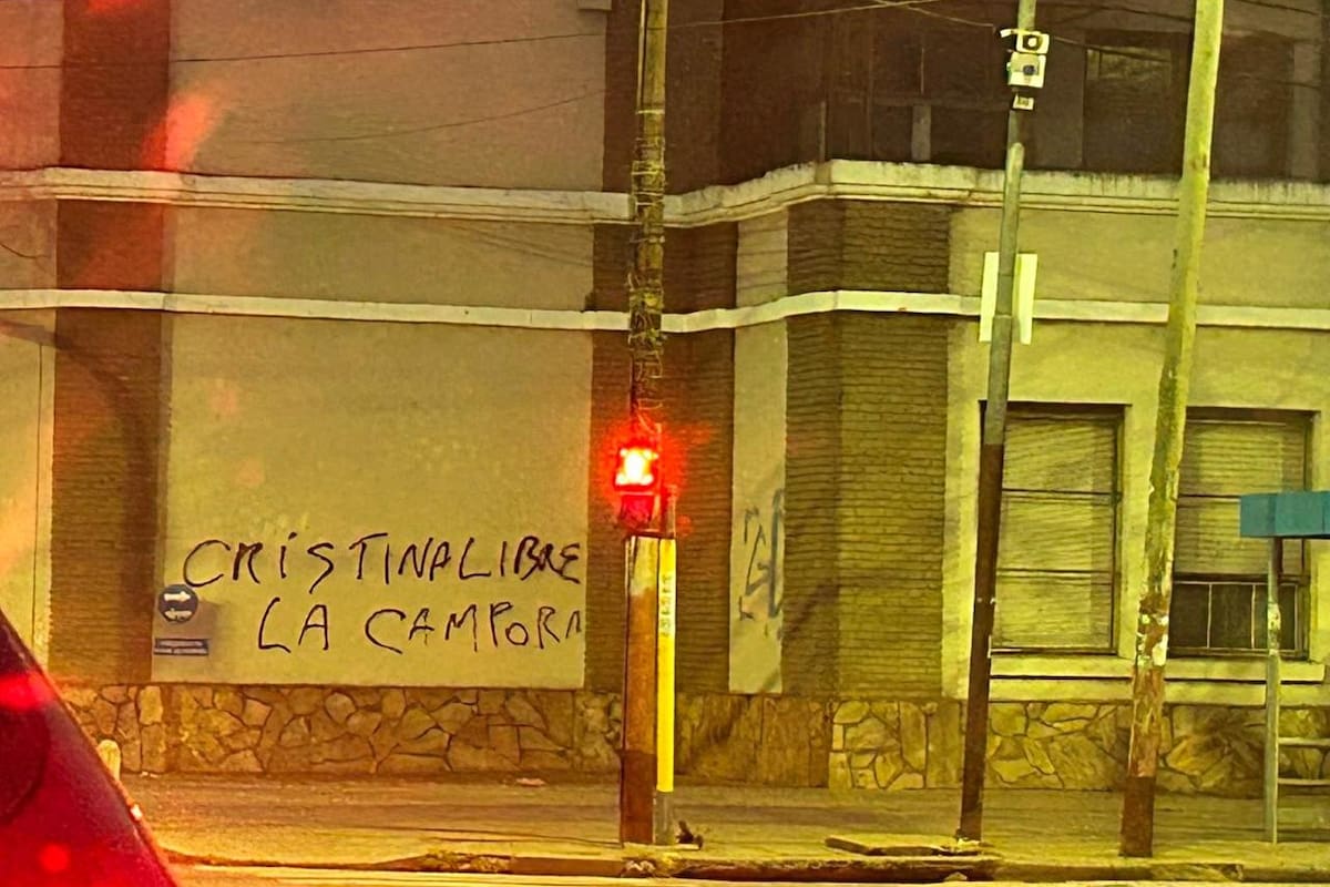 Las pintadas en Lanús atribuidas a La Cámpora
