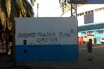 Las pintadas tomaron protagonismo en la interna de Racing