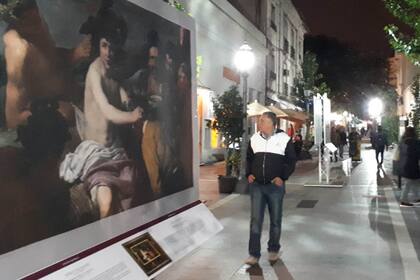 Las pinturas asaltan al peatón