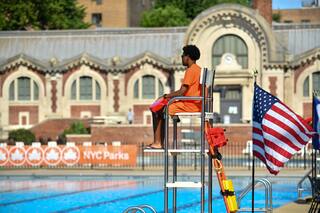 Nueva York abre sus piscinas públicas gratis: cuándo y dónde están disponibles este verano