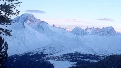 Las pistas que rodean Mont Blanc son un imán para los esquiadores.