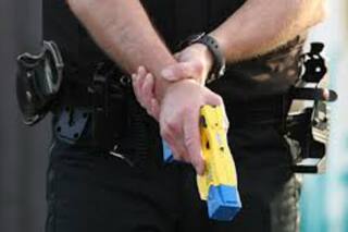 Pistolas Taser, un debate incompatible con caprichos ideológicos