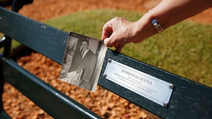 Las placas conmemorativas en el Rosedal